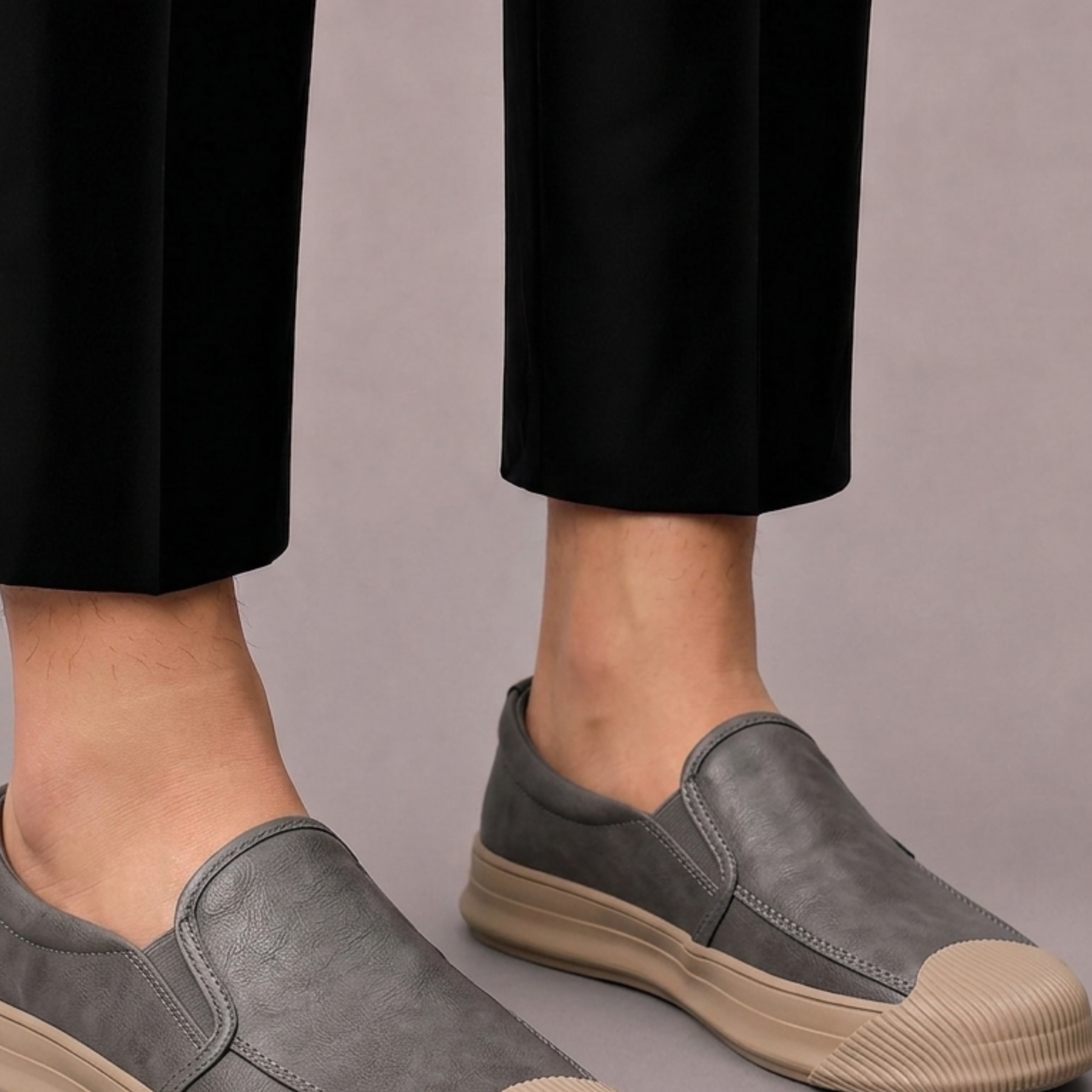Mocassini In Camoscio Slip-On Con Suola In Gomma