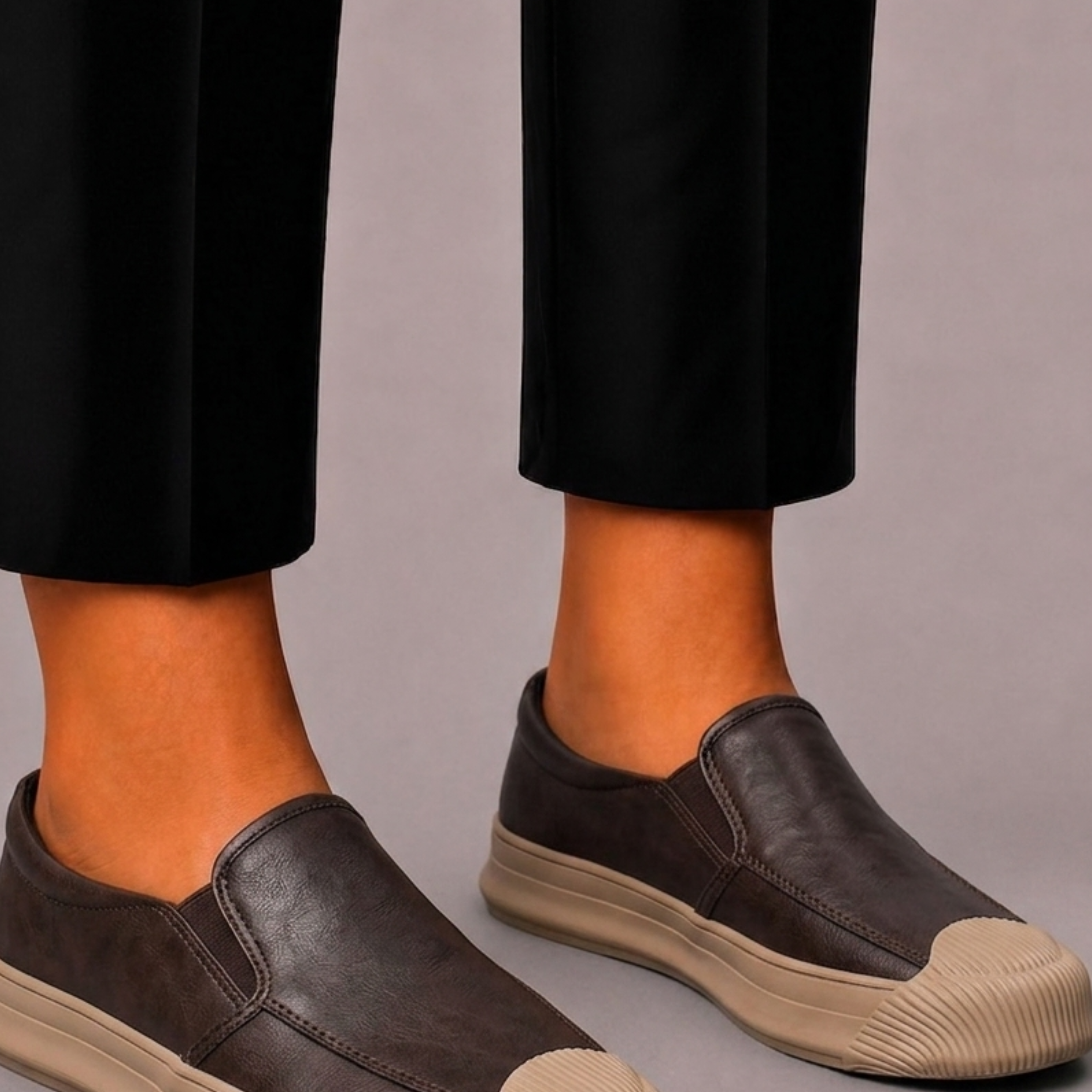 Mocassini In Camoscio Slip-On Con Suola In Gomma