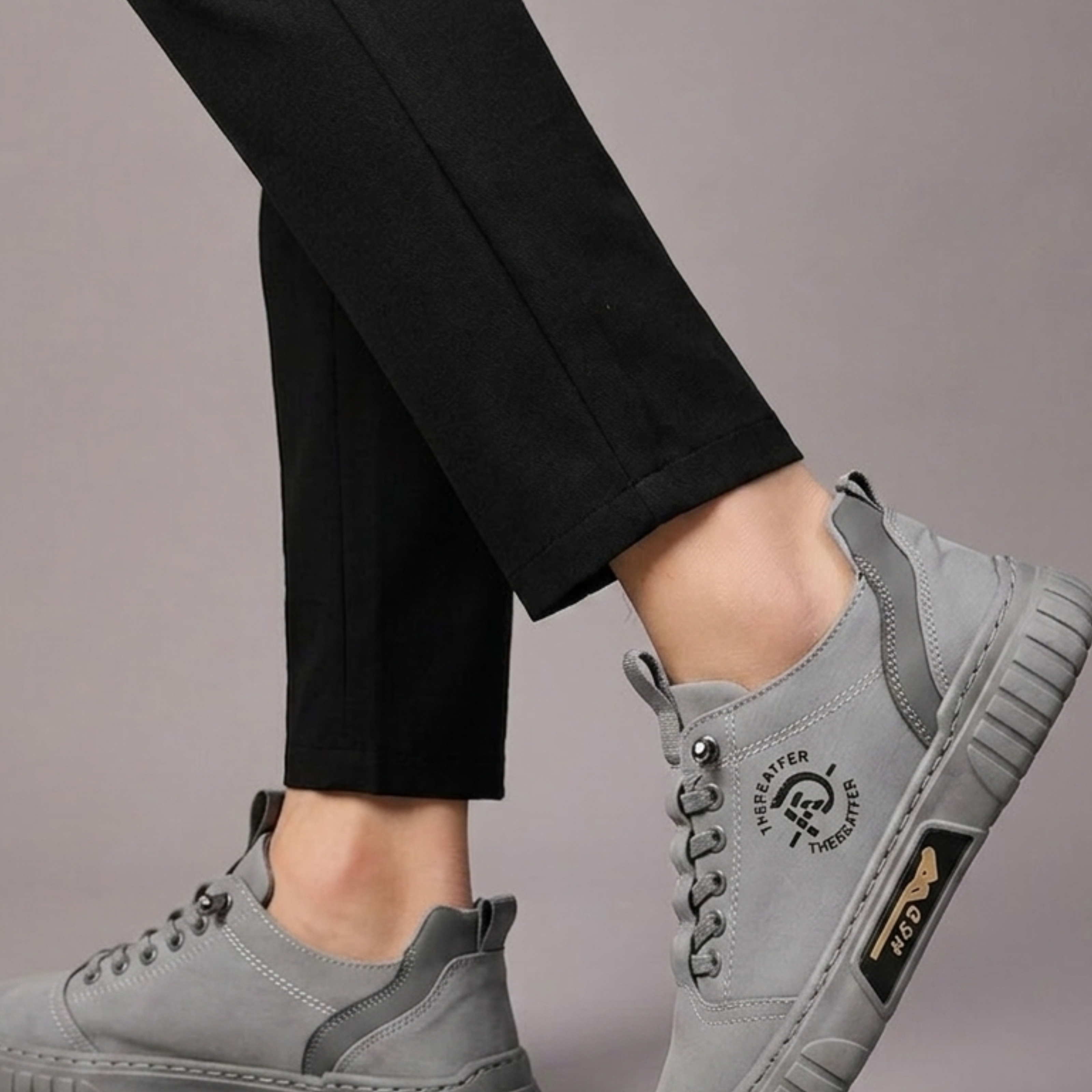 Sneakers Con Linee Essenziali