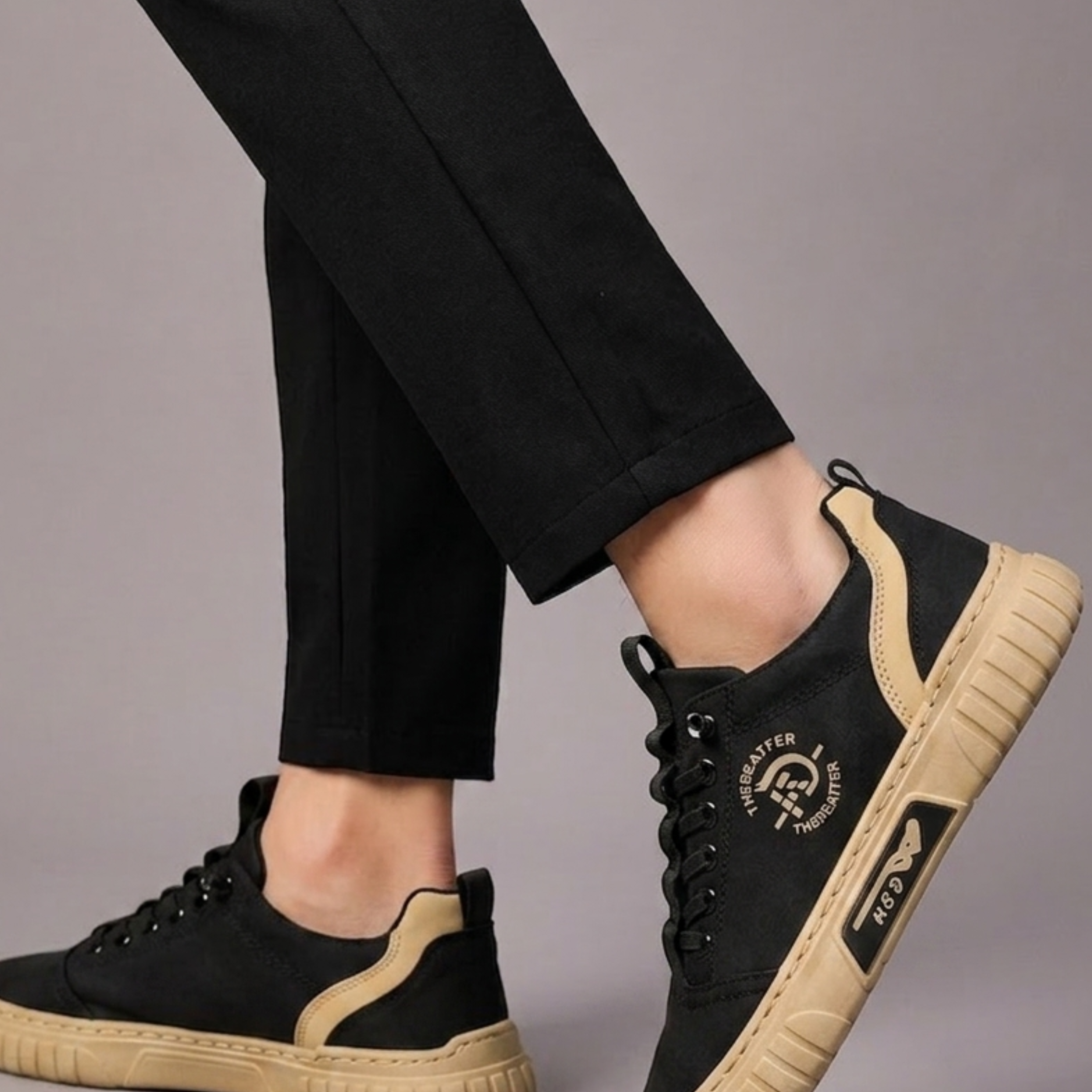 Sneakers Con Linee Essenziali