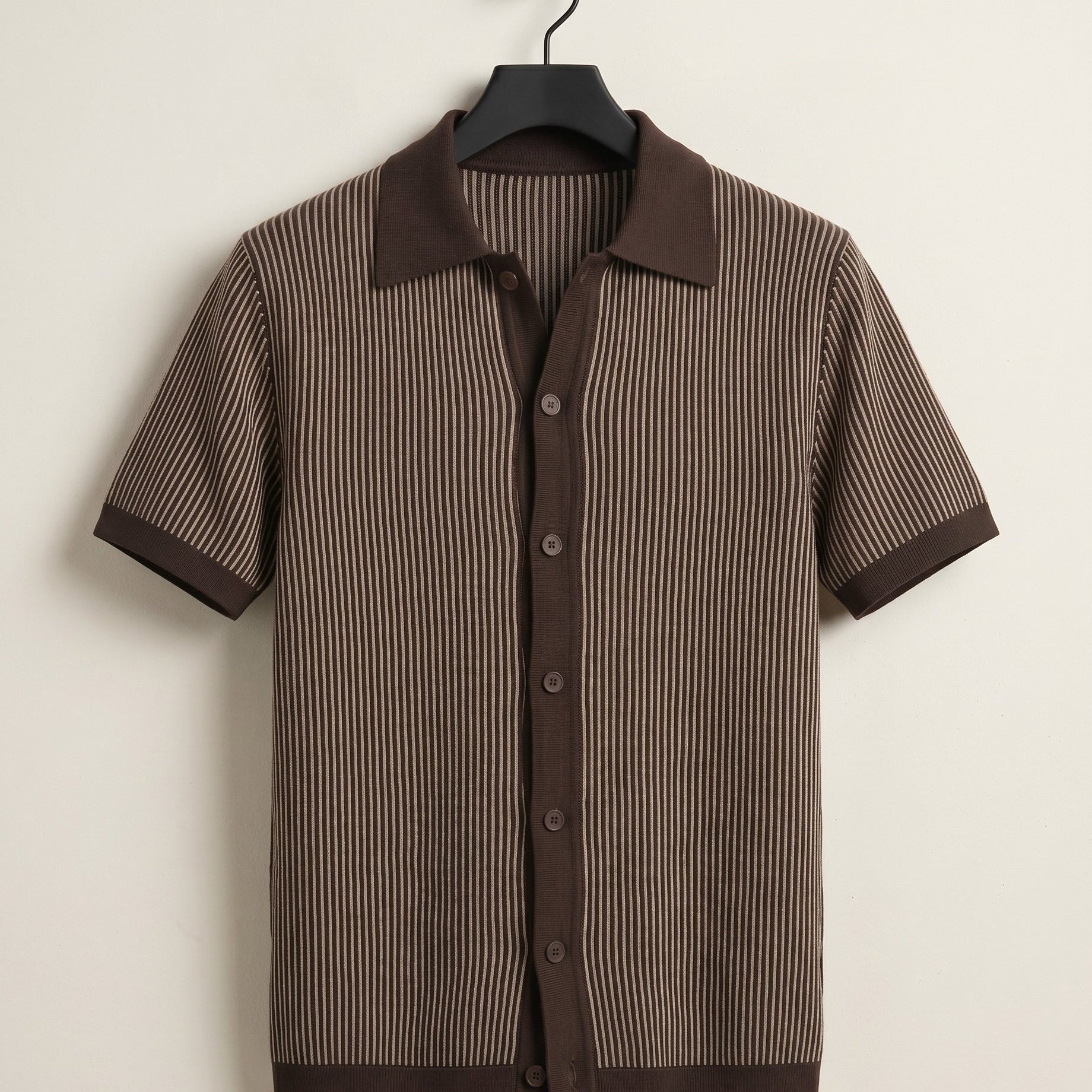 Polo In Maglia A Righe Verticali Con Bottoni