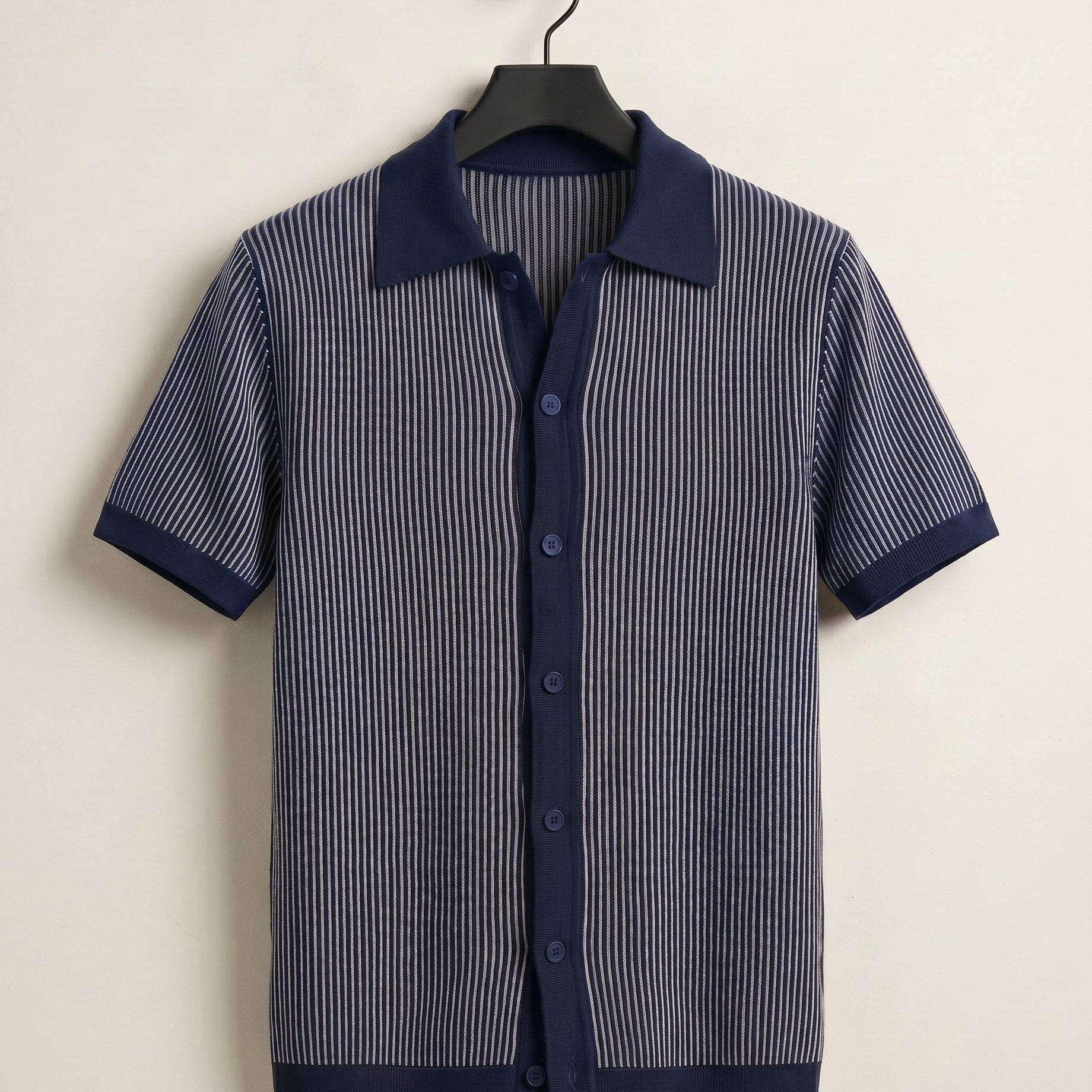 Polo In Maglia A Righe Verticali Con Bottoni